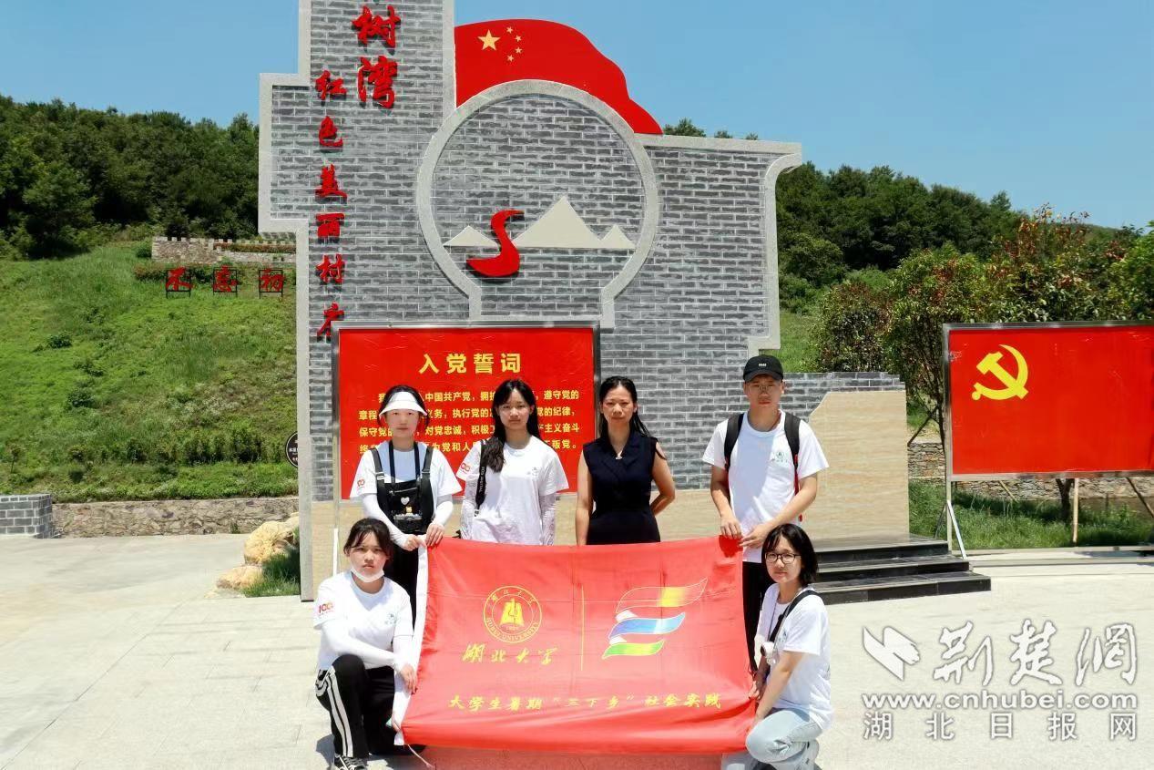 救援落湖男孩