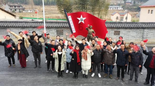人间烟火五月天，求下联