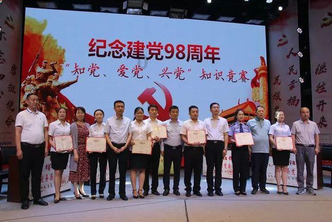白鹿曾经狂赞于正很善良、特别单纯，而于正也狂吹白鹿是一线！