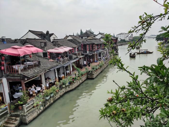 逃离沙漠建筑