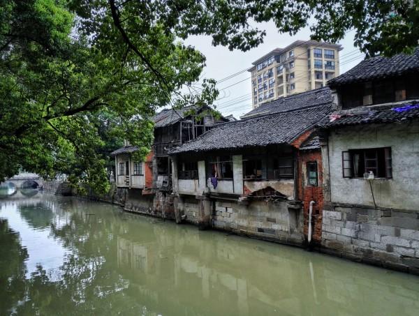 逃离遗弃的建筑3